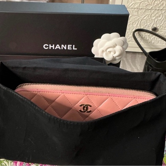 AUTHENTIC EUC-CHANEL Pink Quilted Wallet - Picture 12 of 14